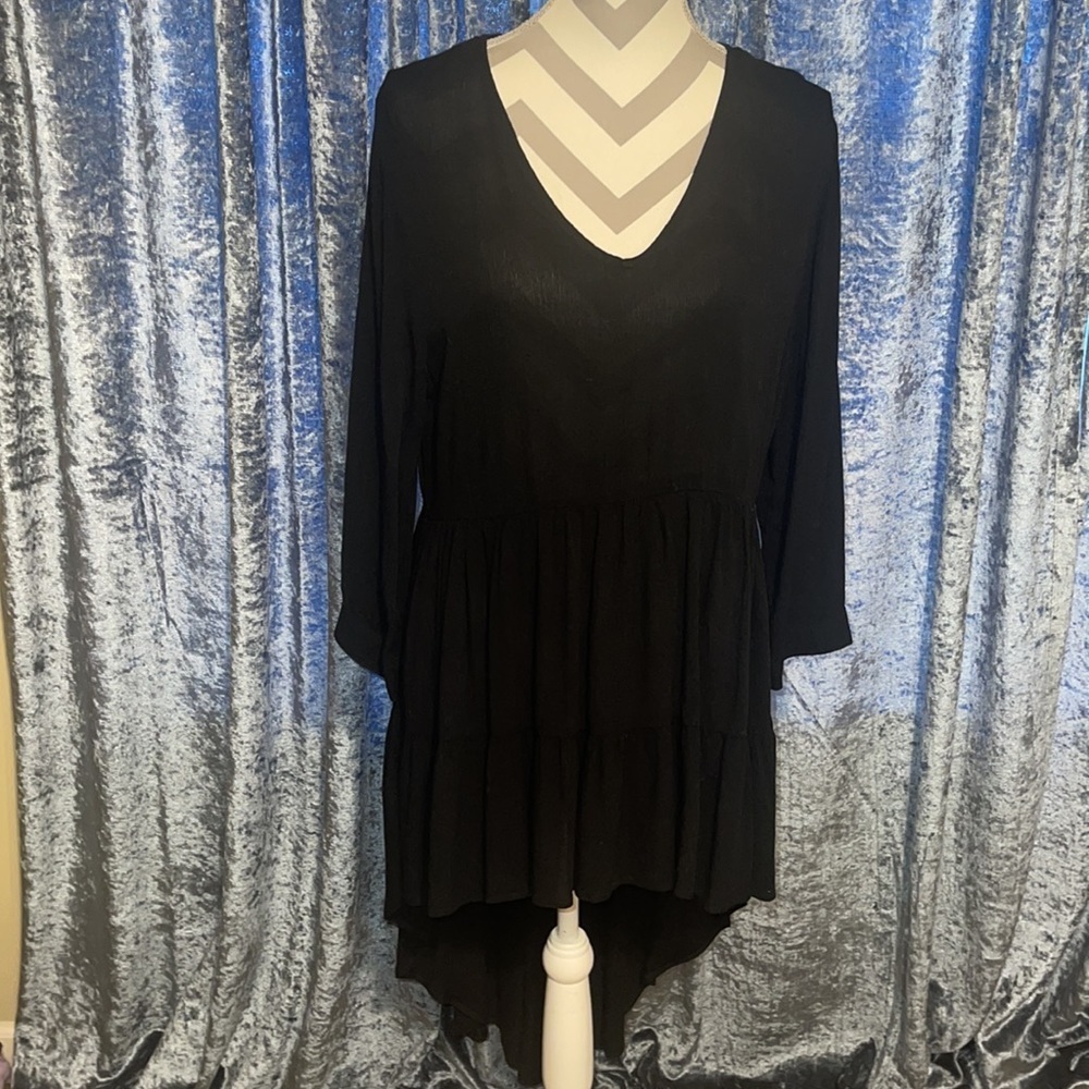 Black Versona High Low Top Size Medium